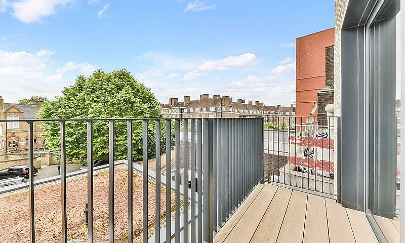 Studio Flat In Westw...