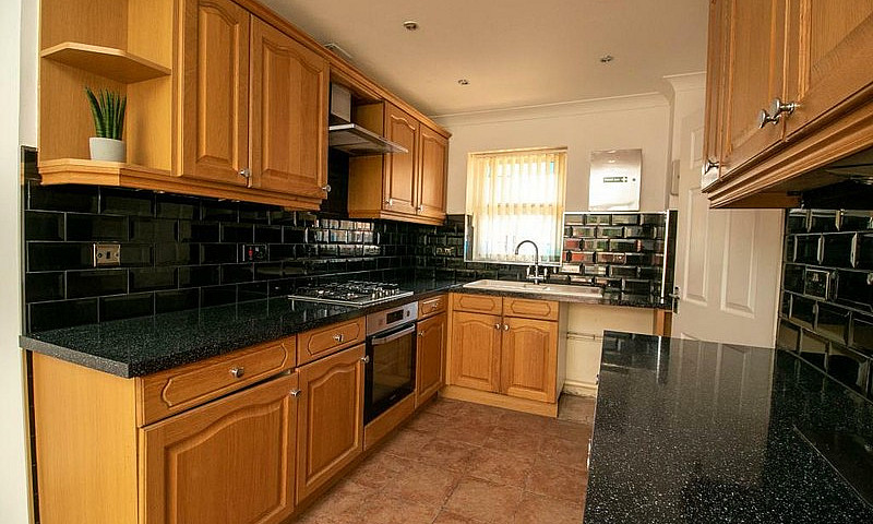 4 Bedroom House In A...