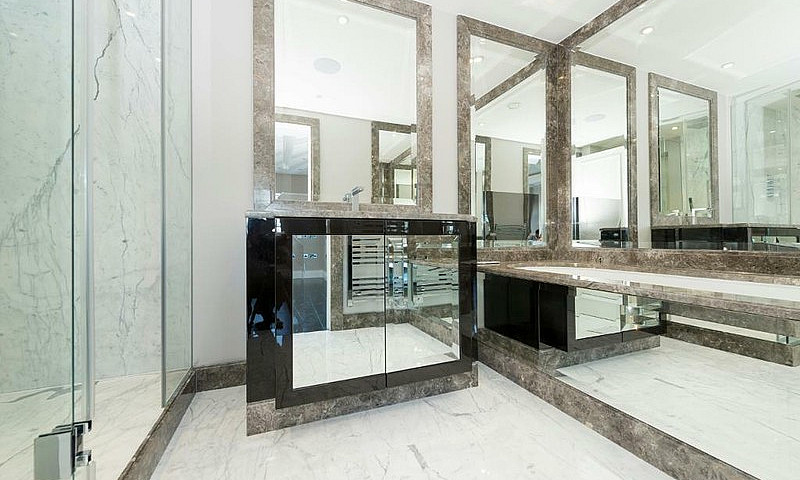 3 Bedroom Flat In Ch...