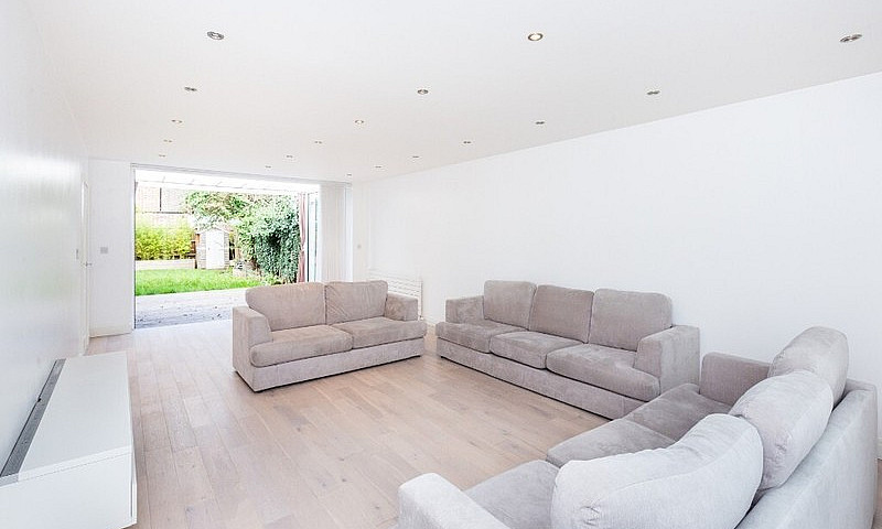 Excusive 4 Bedroom/2...