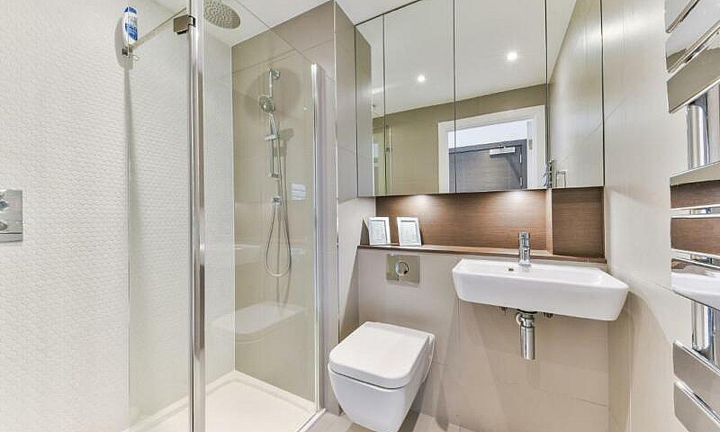 Studio Flat In Westw...