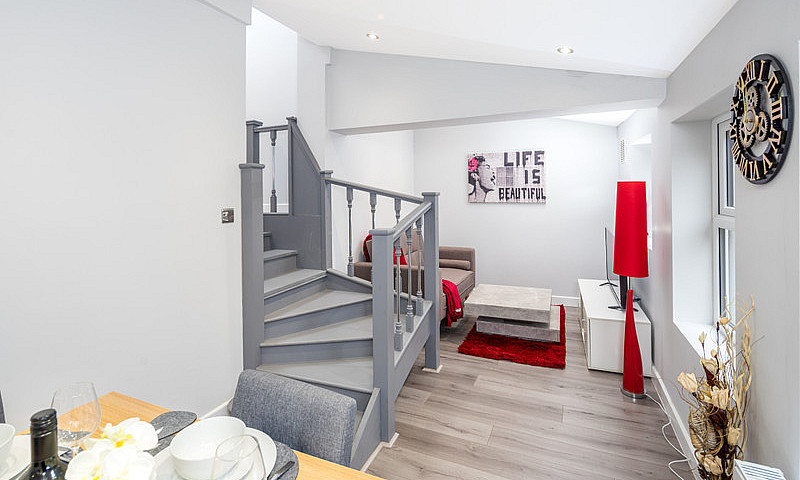 2 Bedroom Flat In Lo...
