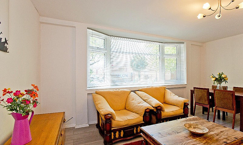 Large 4 Bed House Ne...