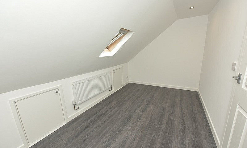 Newly Refurbished T...