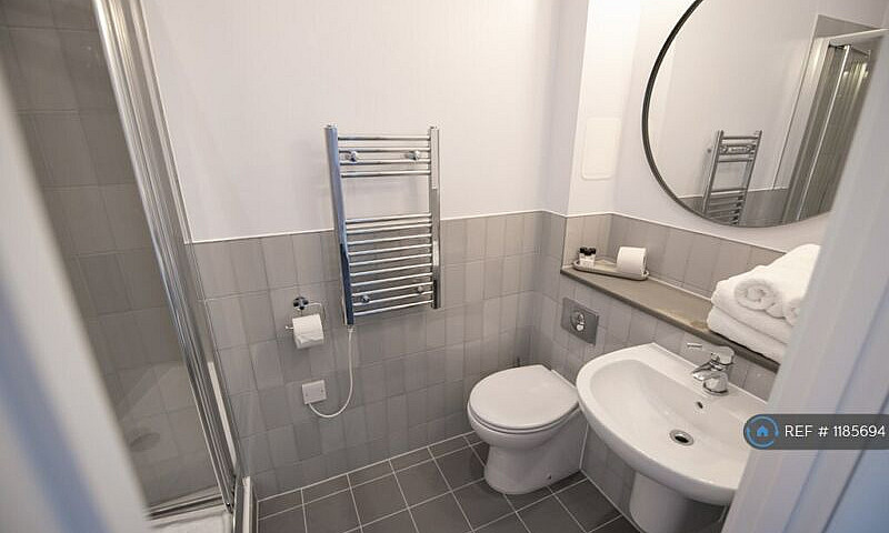 Studio Flat In Clanr...