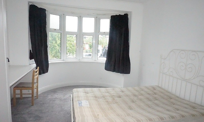 Impressive 4 Bed Roo...