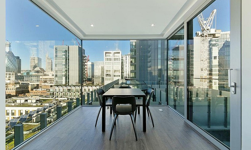 2 Bedroom Flat In Pe...