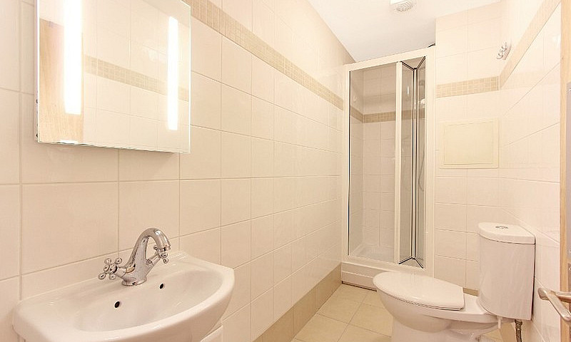 1 Bed Flat In Streat...