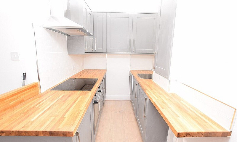 2 Bedroom Flat In Ha...
