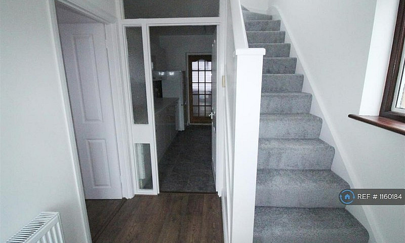 3 Bedroom House In T...