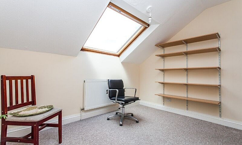 Bright & Spacious 2 ...