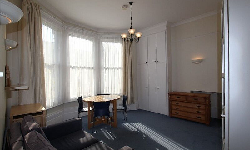 Ph3 – Spacious Brigh...