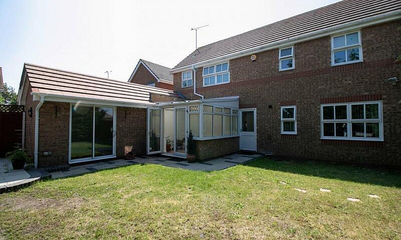 4 Bedroom House In A...