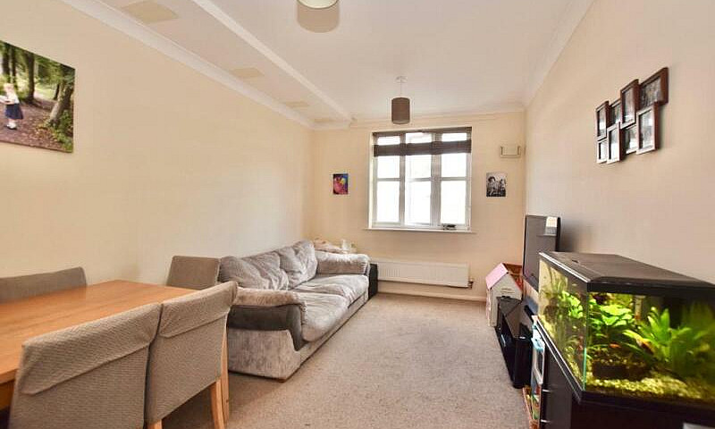 1 Bedroom Flat In Su...
