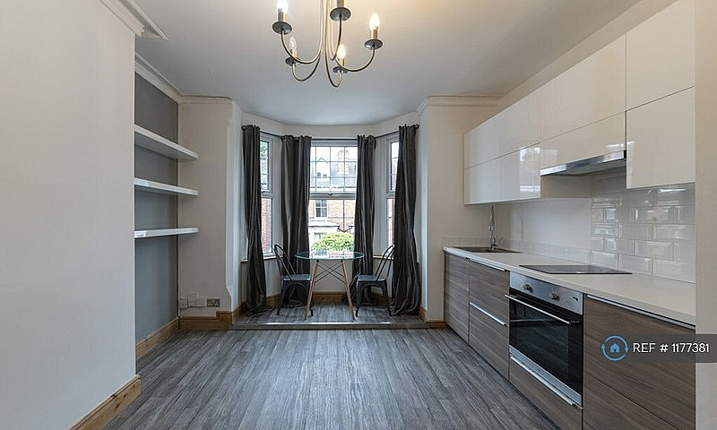 1 Bedroom Flat In Wa...