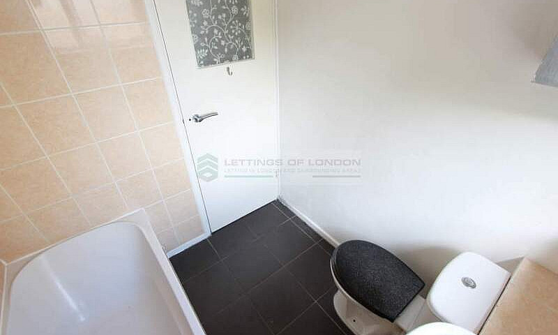 1 Bedroom Flat In Wa...
