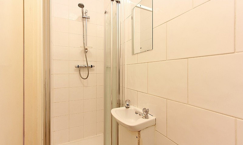 Lovely 1 Bed Flat In...