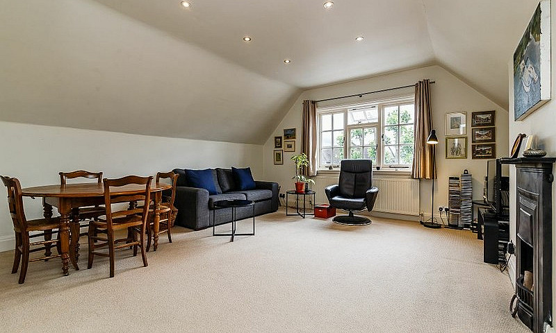 3 Bedroom Flat In 20...