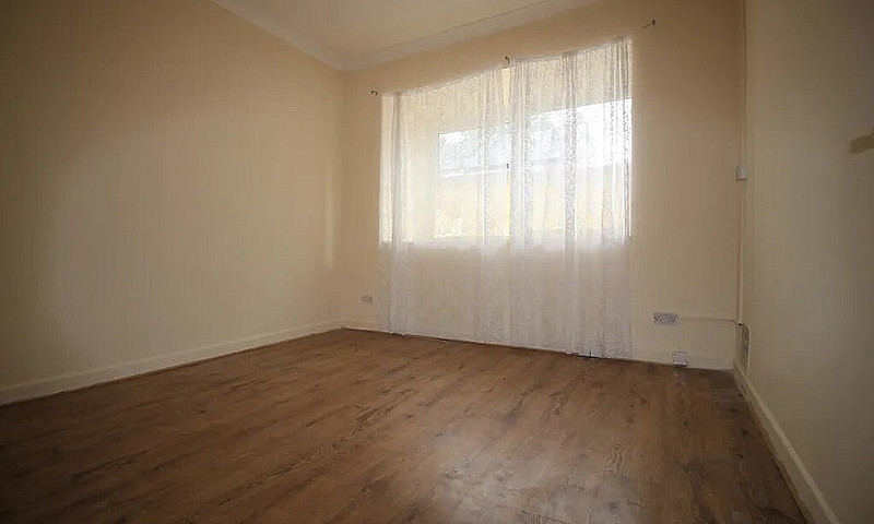 3 Bedroom Flat With ...