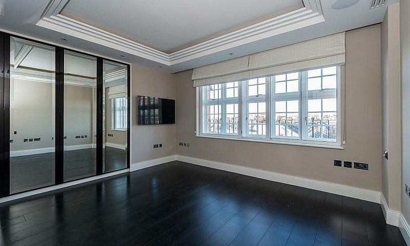 3 Bedroom Flat In Ch...