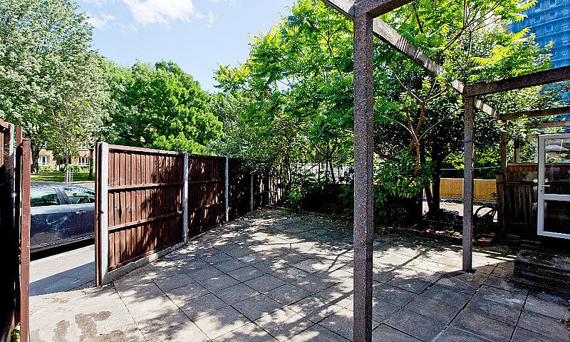 Large 4 Bed House Ne...