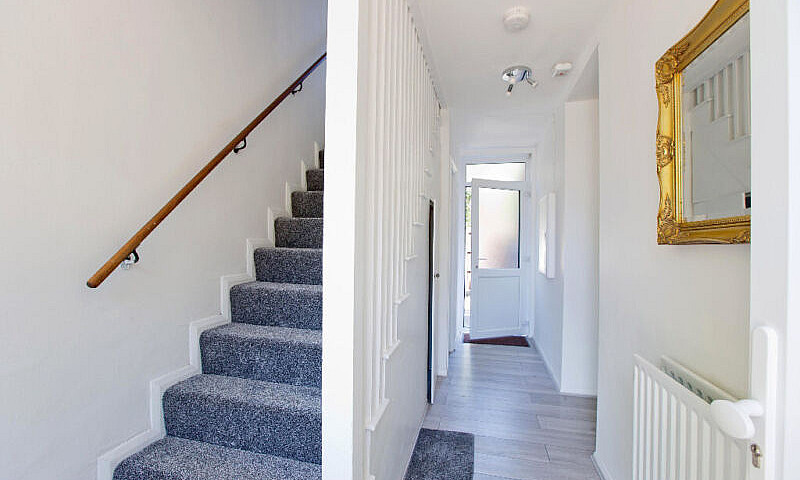 Large 4 Bed House Ne...