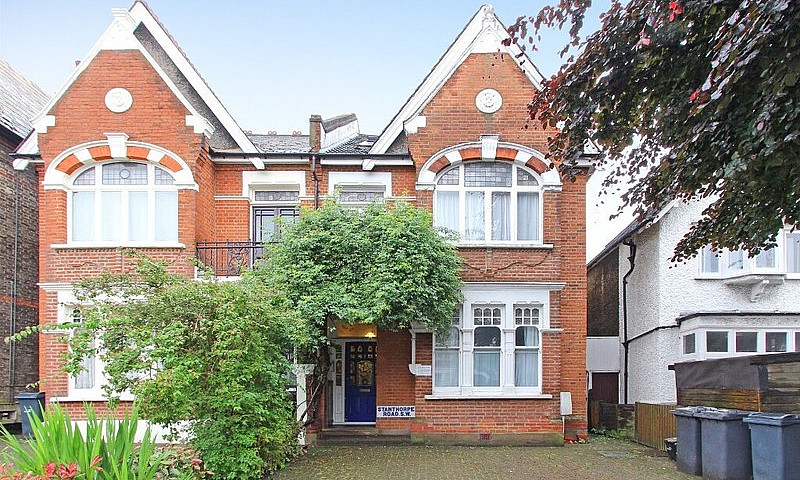 Outstanding 1 Bed Fl...