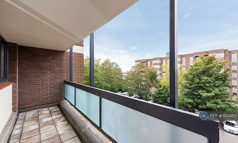 2 Bedroom Flat In Th...