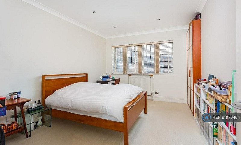 2 Bedroom Flat In Tu...