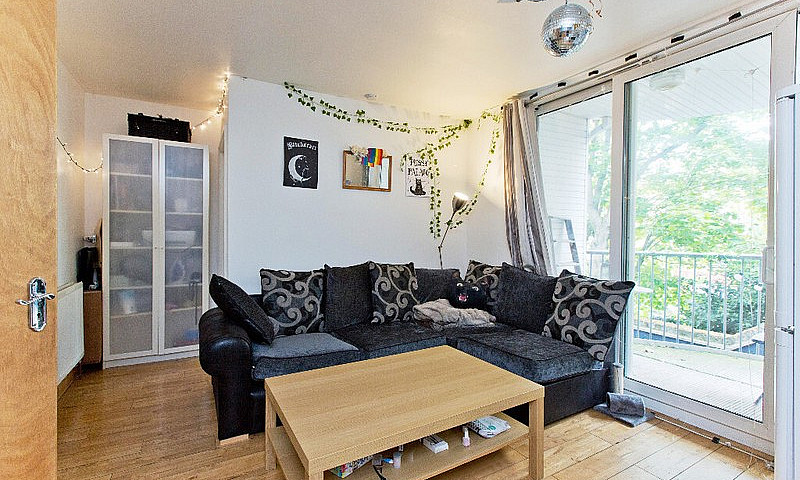 3 Bedrooms Apartment...