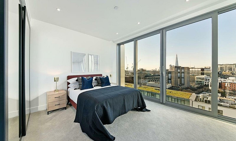 2 Bedroom Flat In Pe...
