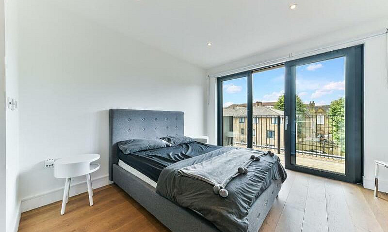 Studio Flat In Westw...