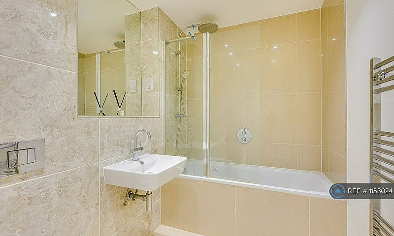 2 Bedroom Flat In Le...