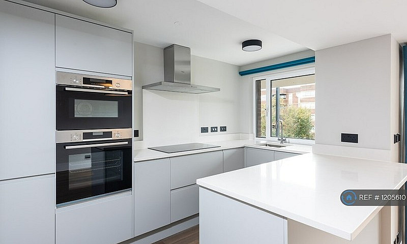 2 Bedroom Flat In Th...