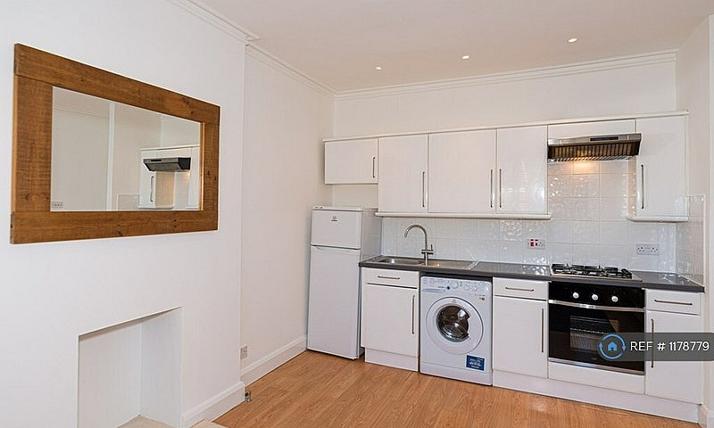 1 Bedroom Flat In Ro...