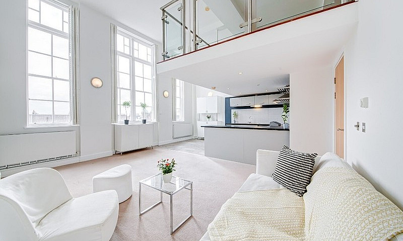 Stunning 2 Bedroom/2...
