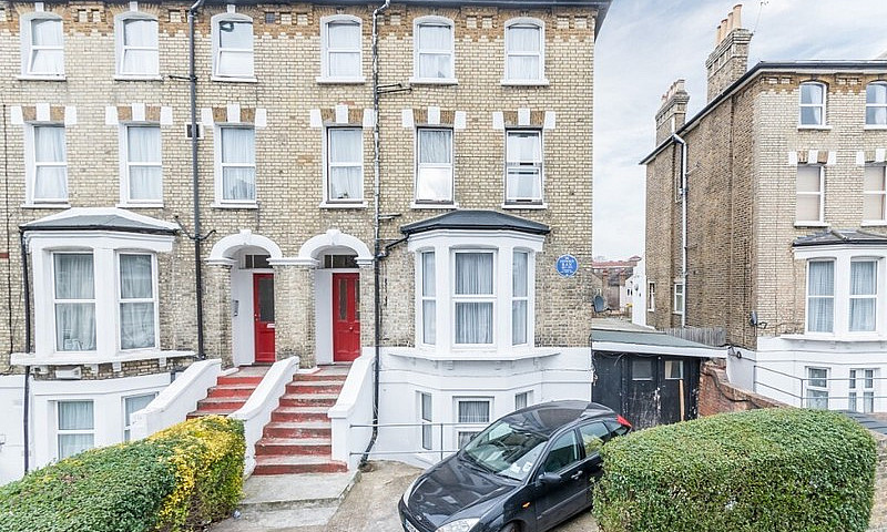 Studio To Rent In St...