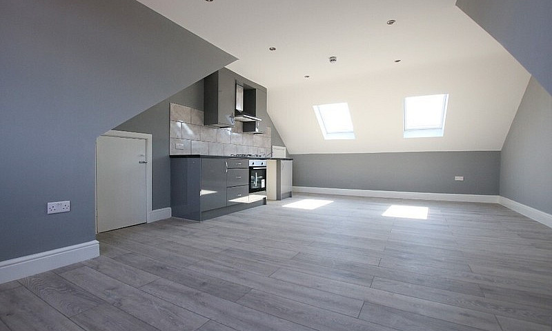 Brand New Spacious 1...