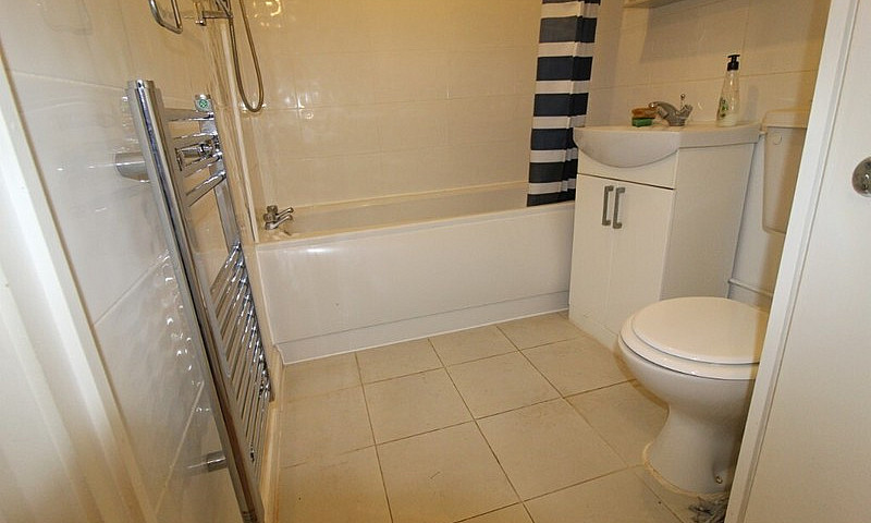Superb 1 Bedroom Gar...