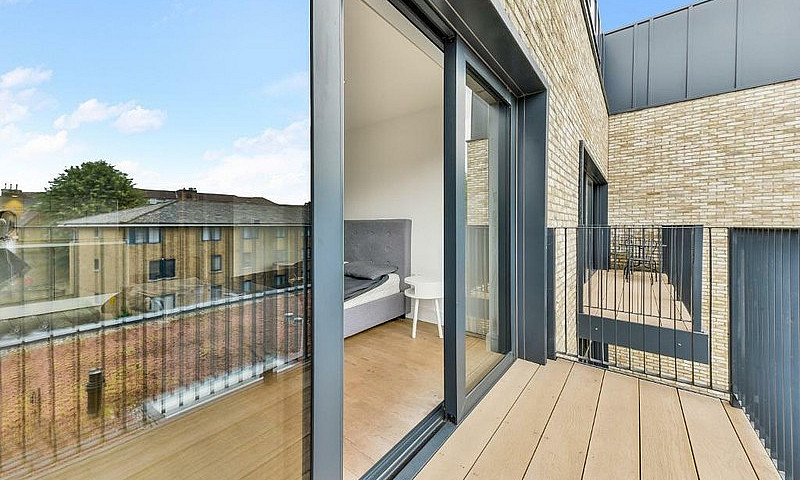 Studio Flat In Westw...
