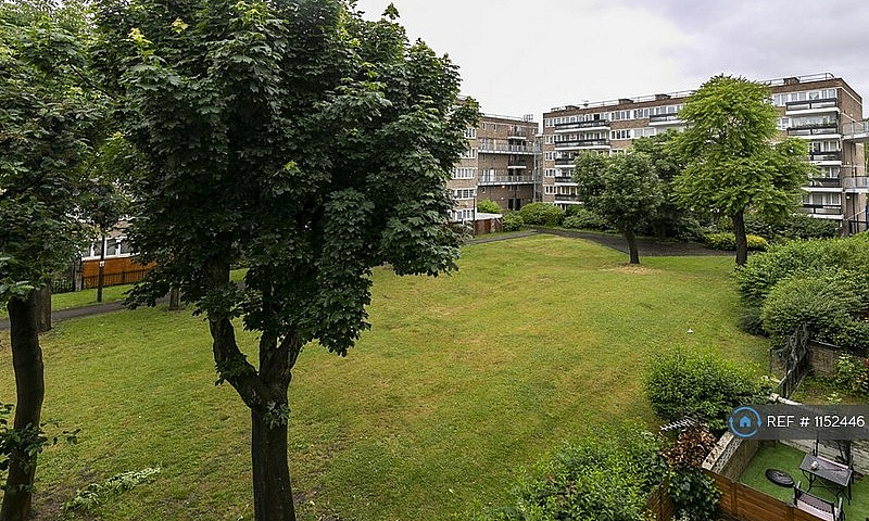3 Bedroom Flat In Cl...