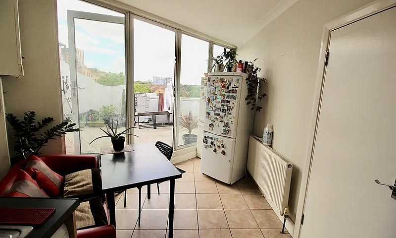 3 Bedroom Flat With ...
