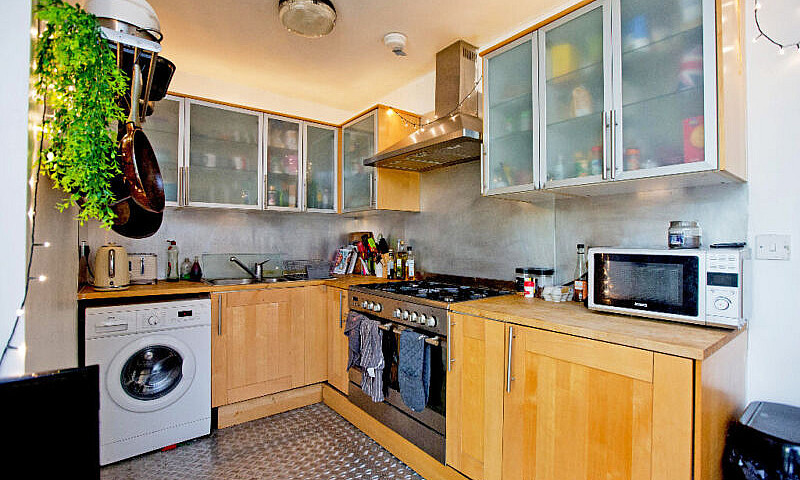 3 Bedrooms Apartment...