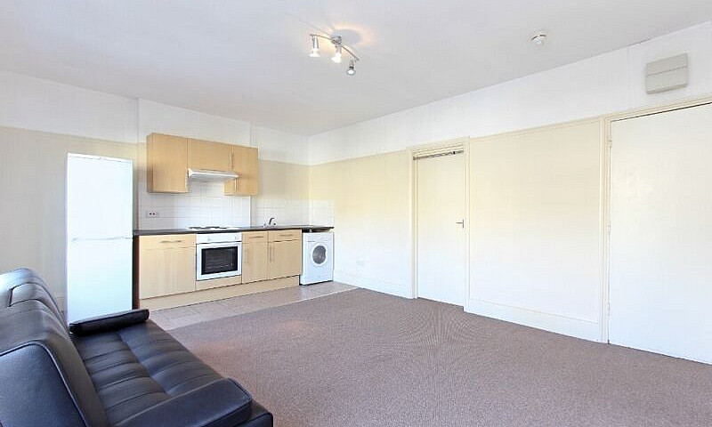 Lovely 1 Bed Flat In...
