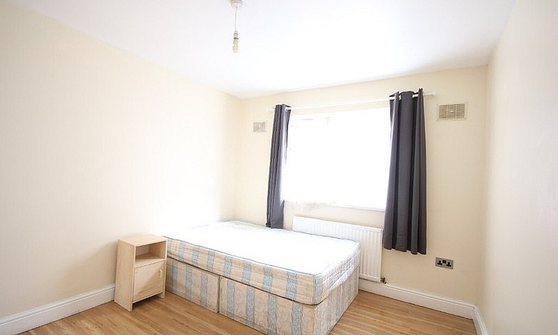 Large 2 Bedroom Flat...
