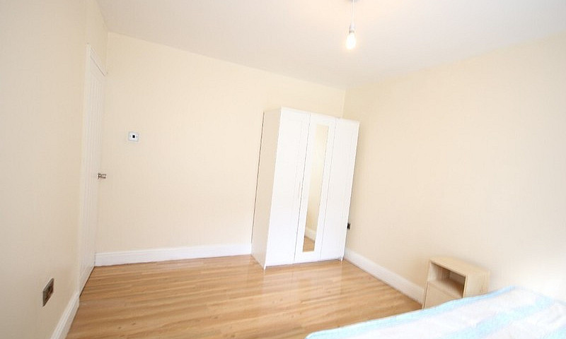 Large 2 Bedroom Flat...
