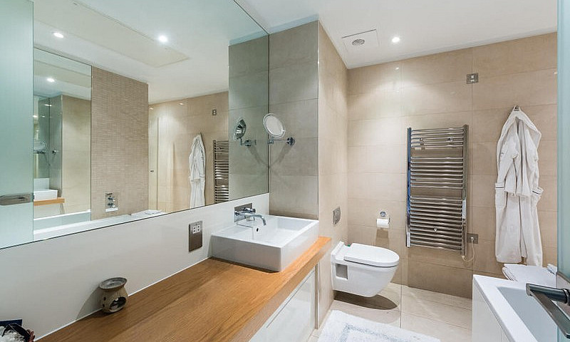 Large 3 Bedroom Flat...