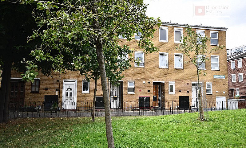 Stunning 4 Bed 2 Bat...
