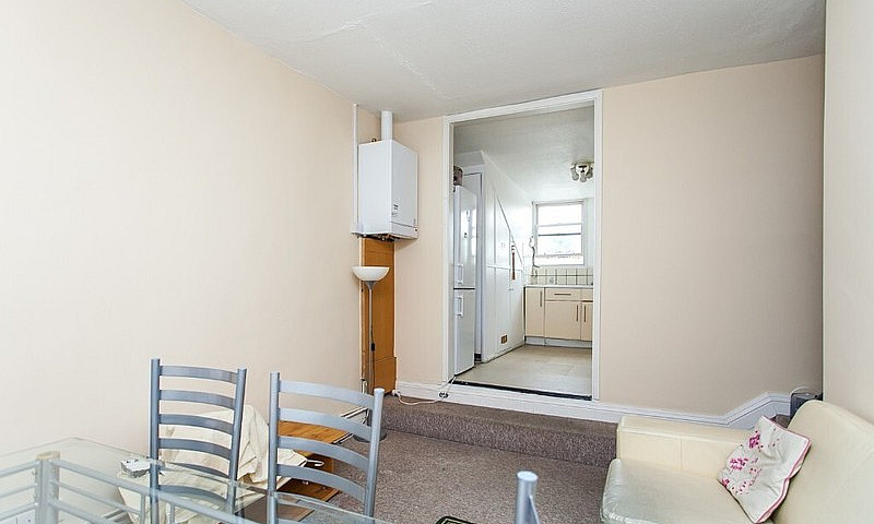 Bright & Spacious 2 ...