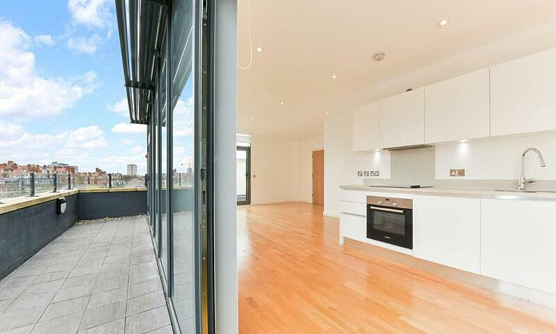 2 Bedroom Flat In Yo...